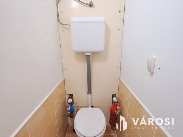 Egyetemközeli 3 szobás panel lakás eladó