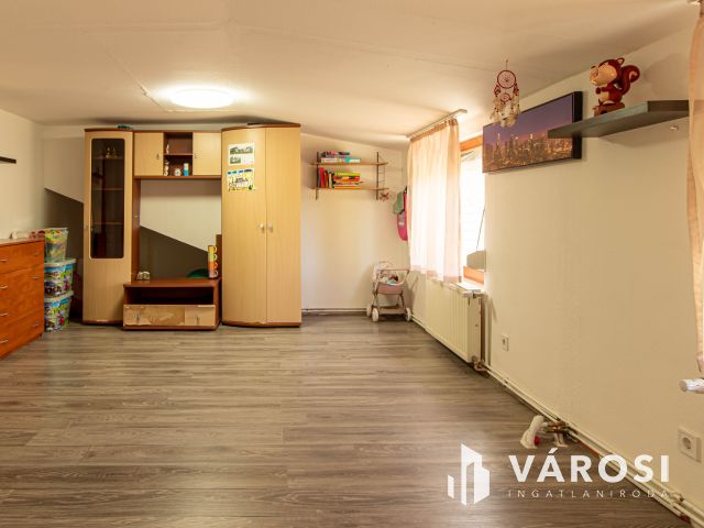 Napelem, medence, 3 garázs – ritka lehetőség Annavölgyön