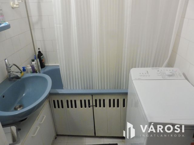 Újszegedi 49-es panel reális áron eladó.