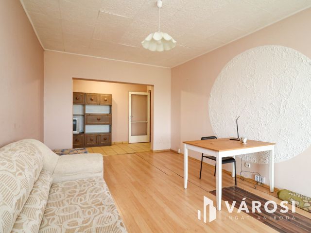 Eladó 55 m²-es, napfényes, erkélyes panel lakás Békésen