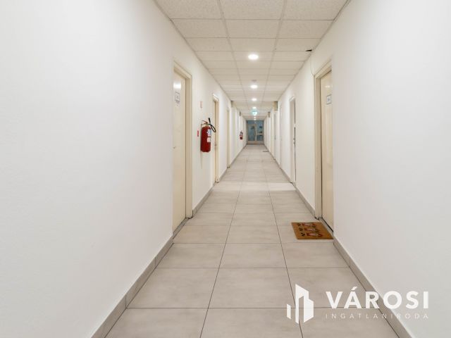 16 m2-es iroda saját minikonyhával Fáy utcai irodaépületben