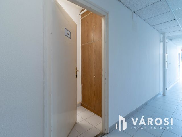 16 m2-es iroda saját minikonyhával Fáy utcai irodaépületben