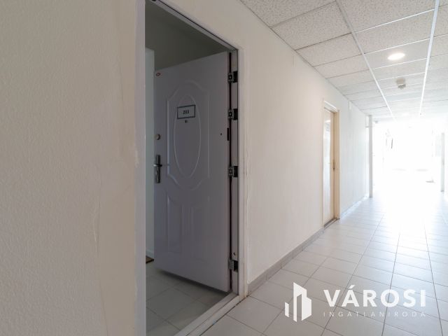 Fáy utcai felújított iroda:48 m2, 2 helyiség,saját teakonyha