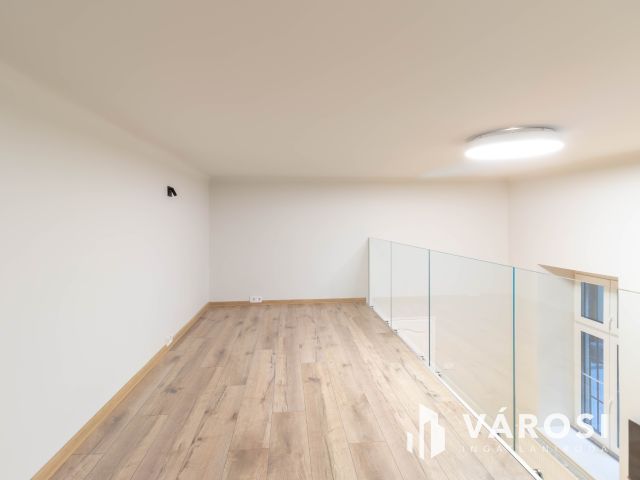 Nyugati közeli, felújított, földszinti, 36 m2-es iroda kiadó