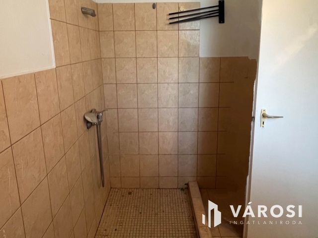 Jó helyen, jó alap – panel lakás Kalocsán!