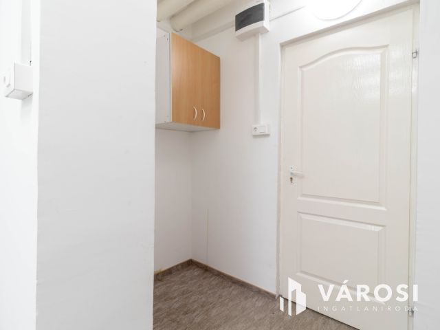 Földszinti, 16 m2-es iroda kiadó Fáy utcai irodaépületben