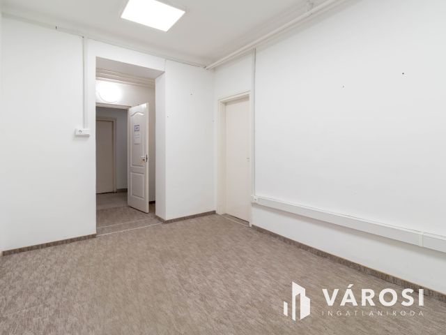 Földszinti, 16 m2-es iroda kiadó Fáy utcai irodaépületben