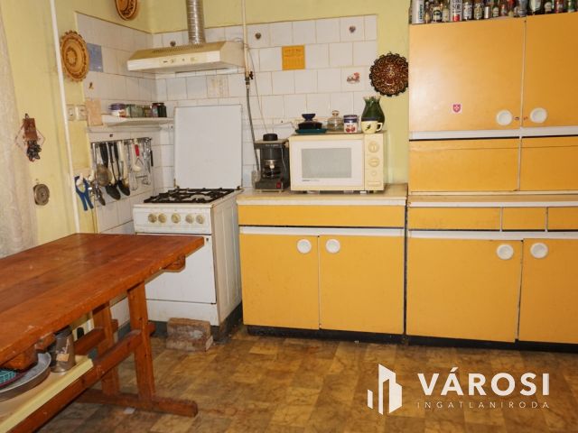 Téglaház Tarjánban tágas telken