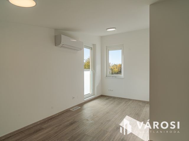 Ultramodern családi ház nem kicsi tetőterasszal