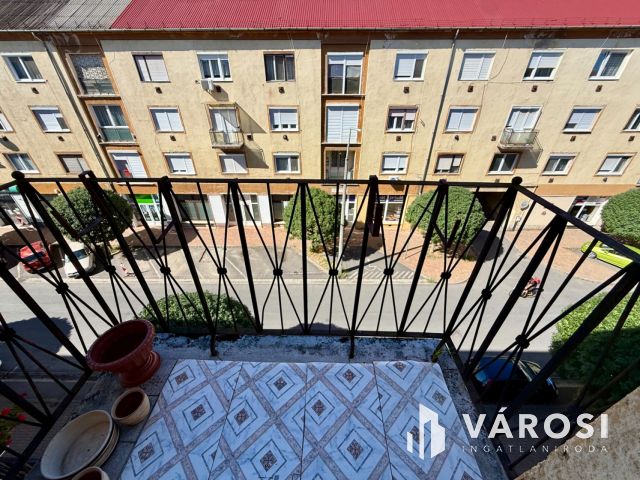 Vásártéren 2 szobás, berendezett lakás kiadó!