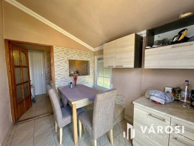 Eladó állandó lakhatásra is alkalmas zártkerti ingatlan